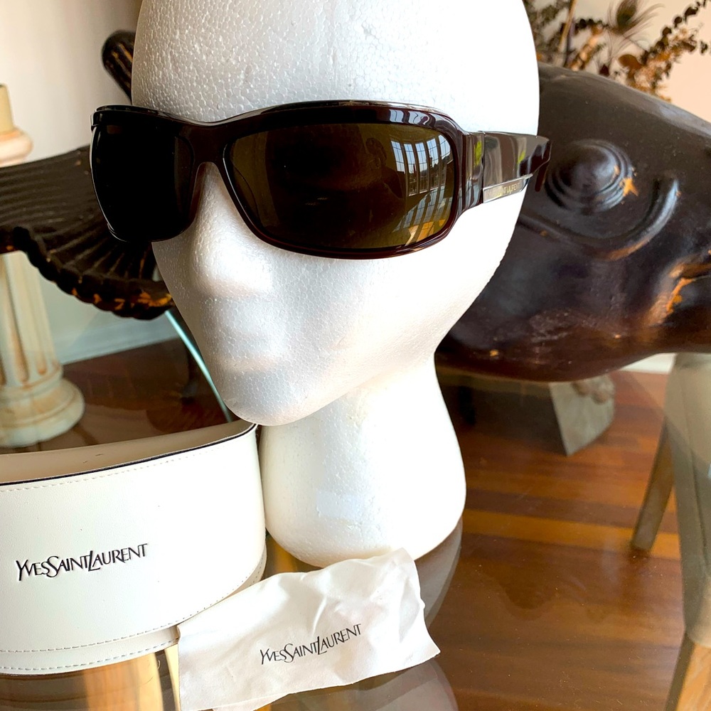 YSL Excellent condition new w/o tags